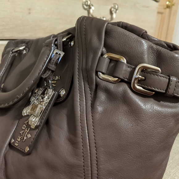 Prada bag - Picture 4 of 12